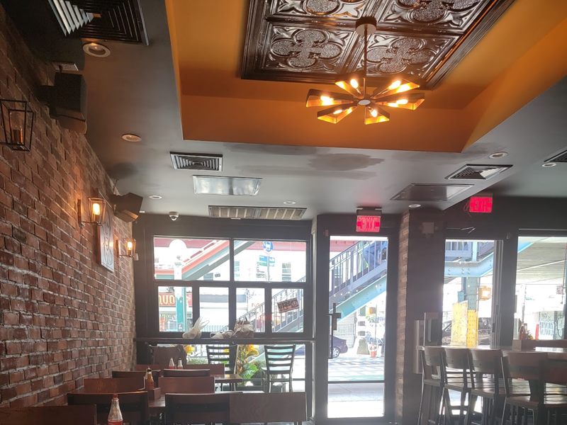 Gold Star Jerk and Seafood interior